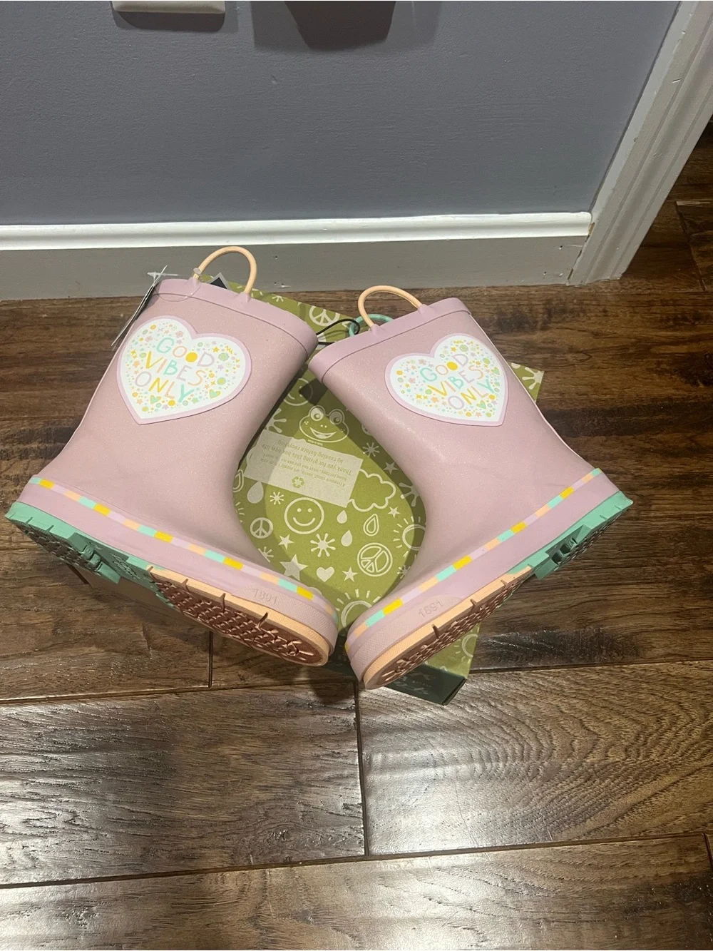 Western Chief kids size 2- Pink Kids Rain Boots with Good Vibes Heart size